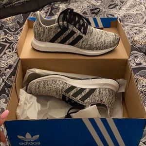 BRAND NEW ADIDAS SWIFT RUN J